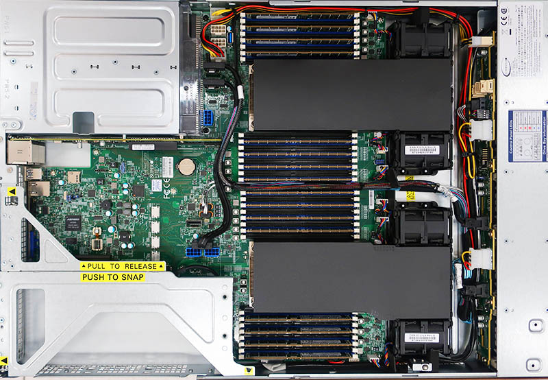 Supermicro AS 1123US TR4 Tổng quan không có tấm vải liệm và cáp NVMe