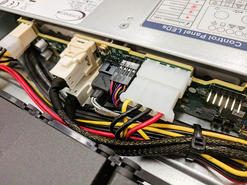 Bảng nối đa năng AS 1123US TR4 NVMe SATA SAS3