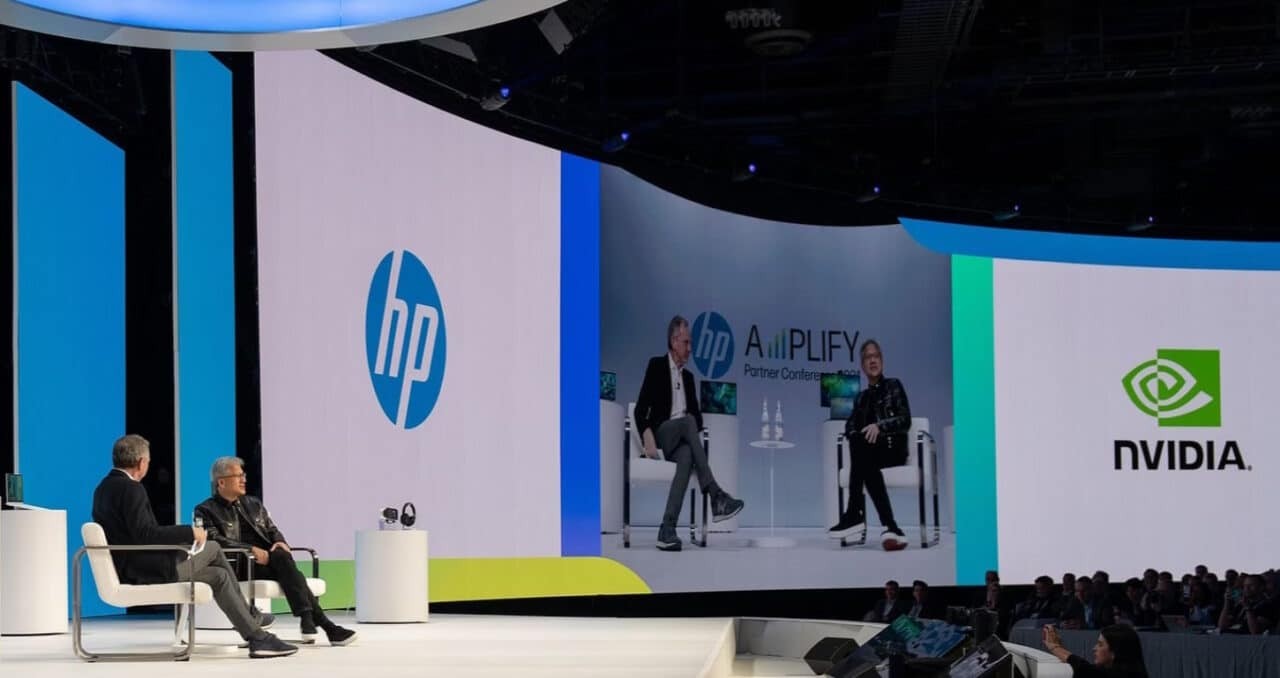 LLM “đổ bộ” lên laptop: CEO của NVIDIA, HP bàn về thế hệ PC dành cho AI