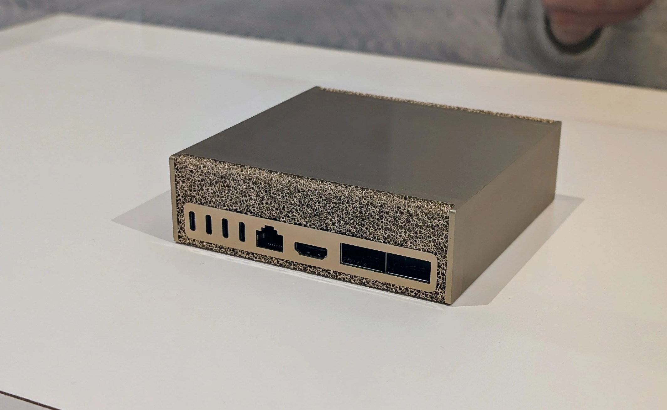 Máy tính AI NVIDIA DGX Spark thích hợp cho những đối tượng người dùng nào? Và tại sao?